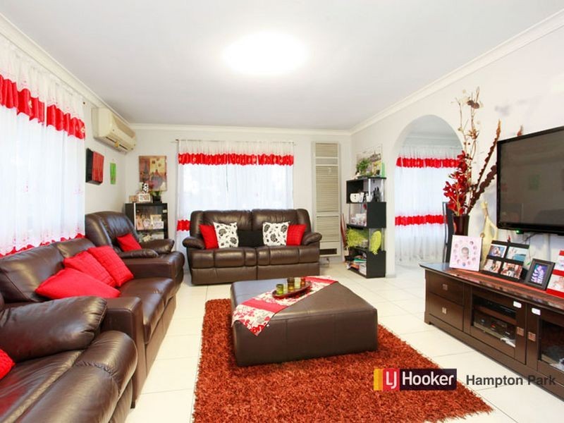 13 Hampton Drive, Hampton Park VIC 3976