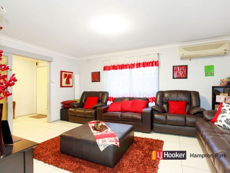 13 Hampton Drive, Hampton Park VIC 3976