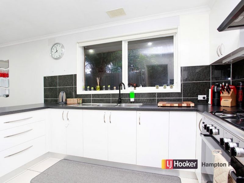 13 Hampton Drive, Hampton Park VIC 3976