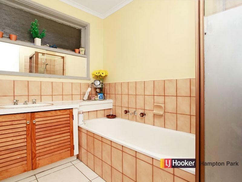13 Hampton Drive, Hampton Park VIC 3976