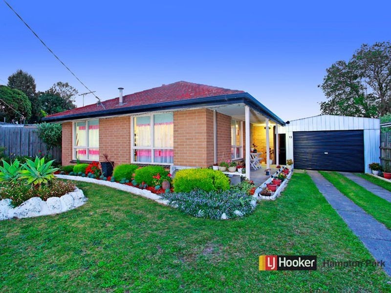 13 Hampton Drive, Hampton Park VIC 3976