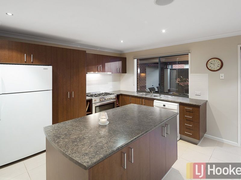 59 Westmoreland Avenue, Cranbourne North VIC 3977