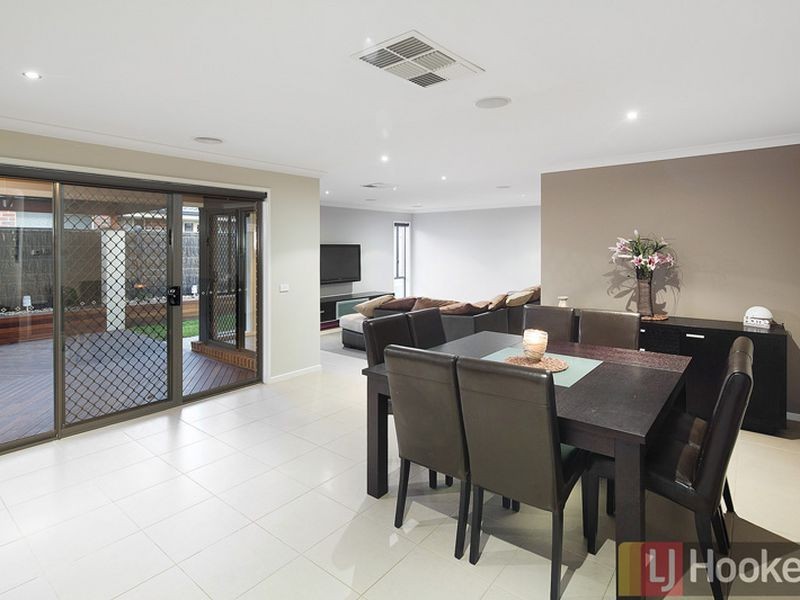 59 Westmoreland Avenue, Cranbourne North VIC 3977