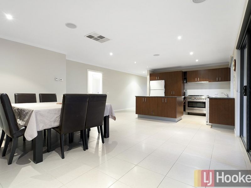 59 Westmoreland Avenue, Cranbourne North VIC 3977