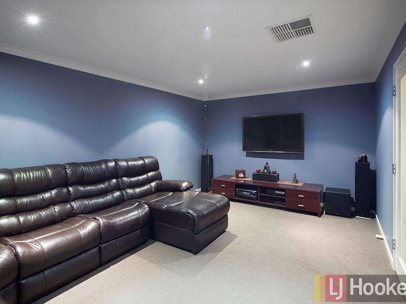 59 Westmoreland Avenue, Cranbourne North VIC 3977