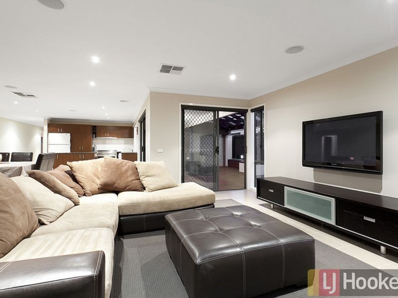 59 Westmoreland Avenue, Cranbourne North VIC 3977