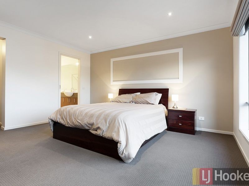 59 Westmoreland Avenue, Cranbourne North VIC 3977