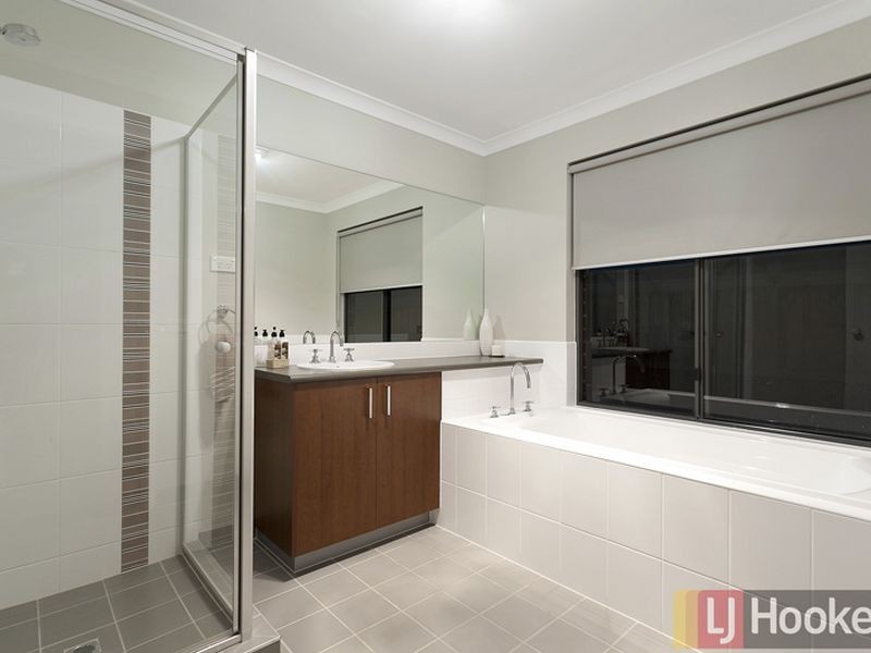 59 Westmoreland Avenue, Cranbourne North VIC 3977