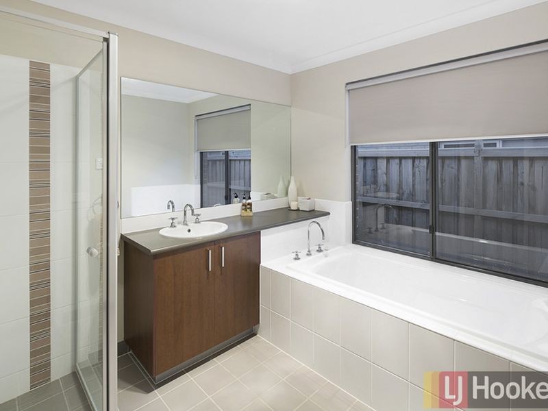 59 Westmoreland Avenue, Cranbourne North VIC 3977