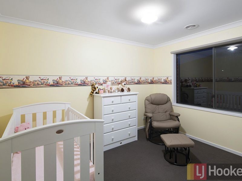 59 Westmoreland Avenue, Cranbourne North VIC 3977