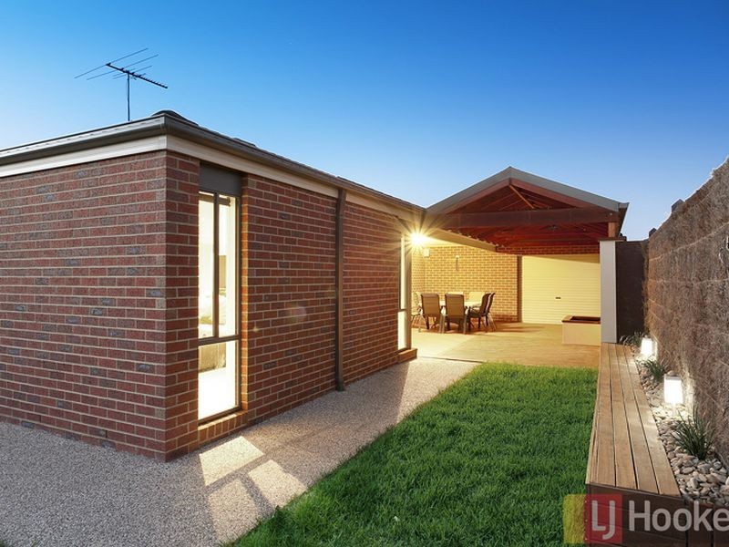 59 Westmoreland Avenue, Cranbourne North VIC 3977