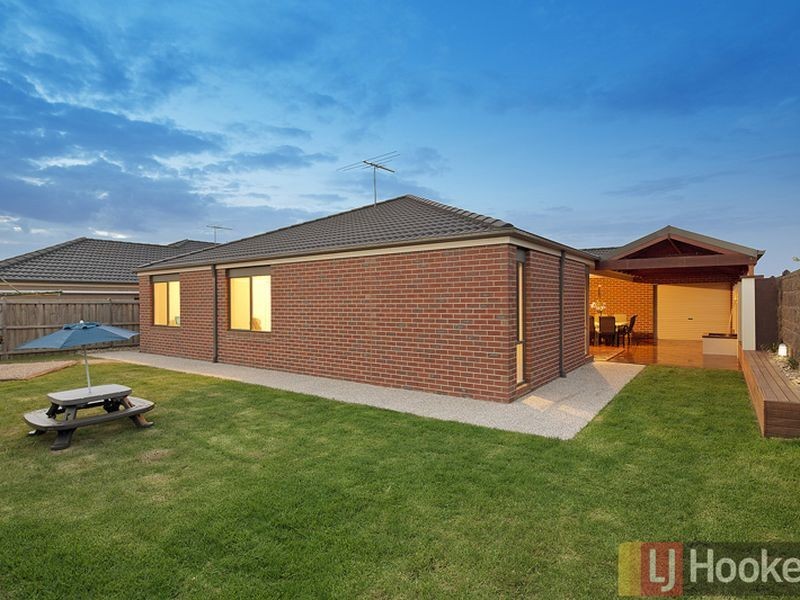 59 Westmoreland Avenue, Cranbourne North VIC 3977