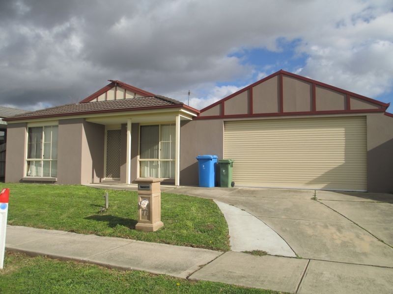 77 Laura Drive, Hampton Park VIC 3976