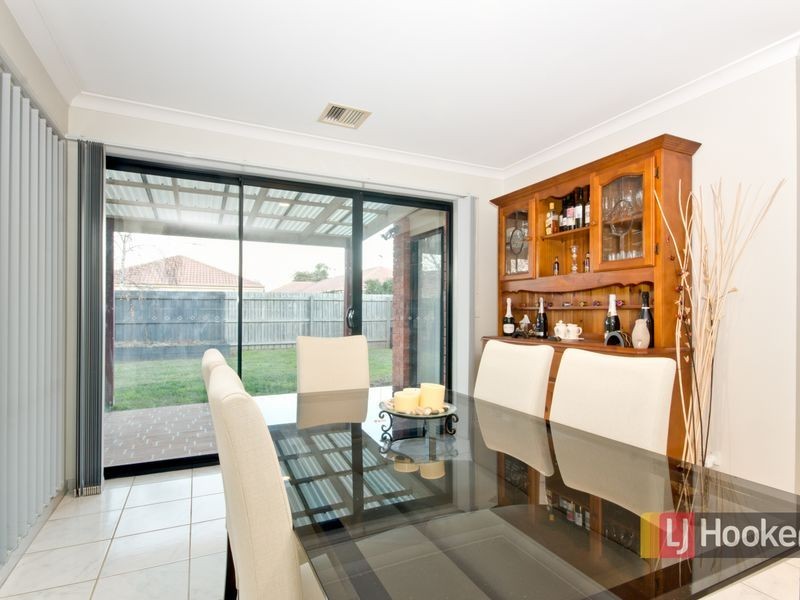 18 Osmington Circle, Narre Warren South VIC 3805