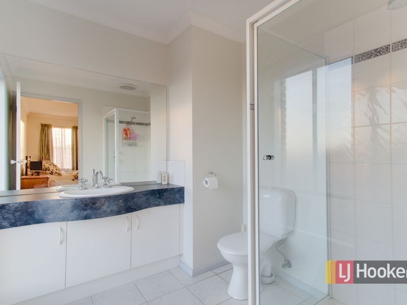 18 Osmington Circle, Narre Warren South VIC 3805