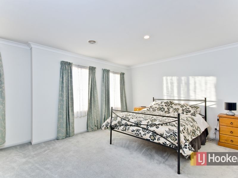 18 Osmington Circle, Narre Warren South VIC 3805