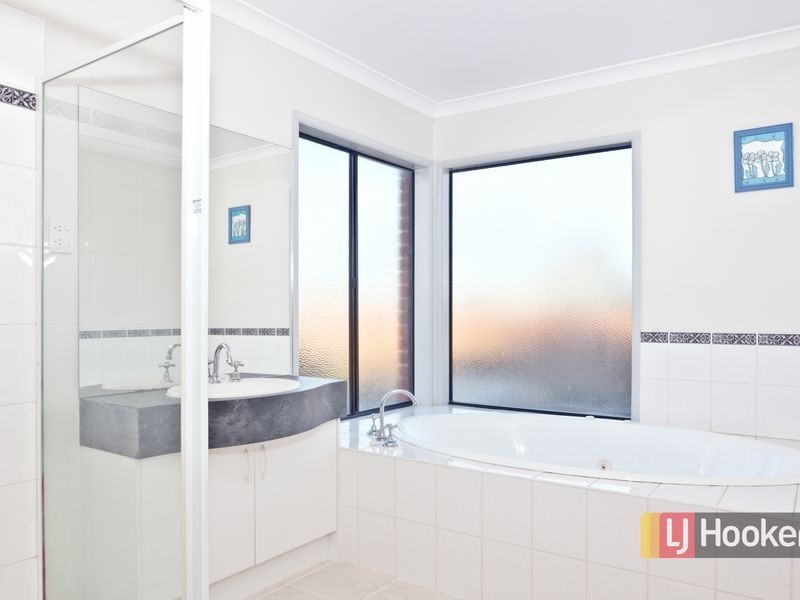 18 Osmington Circle, Narre Warren South VIC 3805