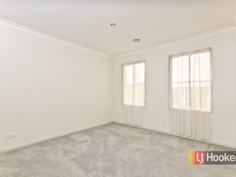 18 Osmington Circle, Narre Warren South VIC 3805