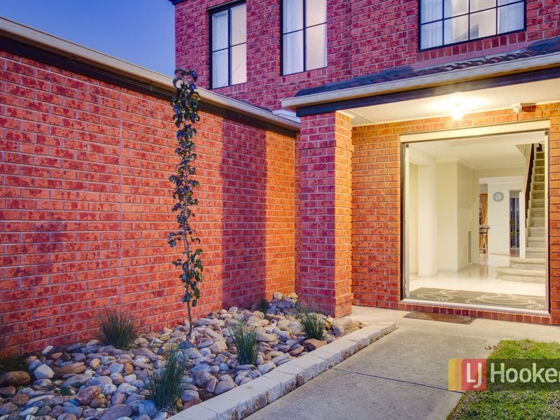 18 Osmington Circle, Narre Warren South VIC 3805