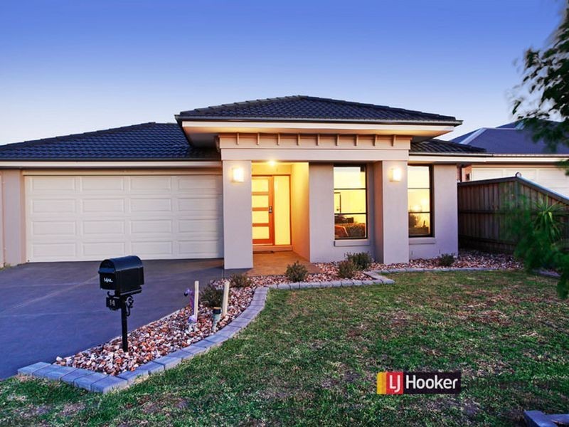 14 Starlight Rise, Cranbourne East VIC 3977