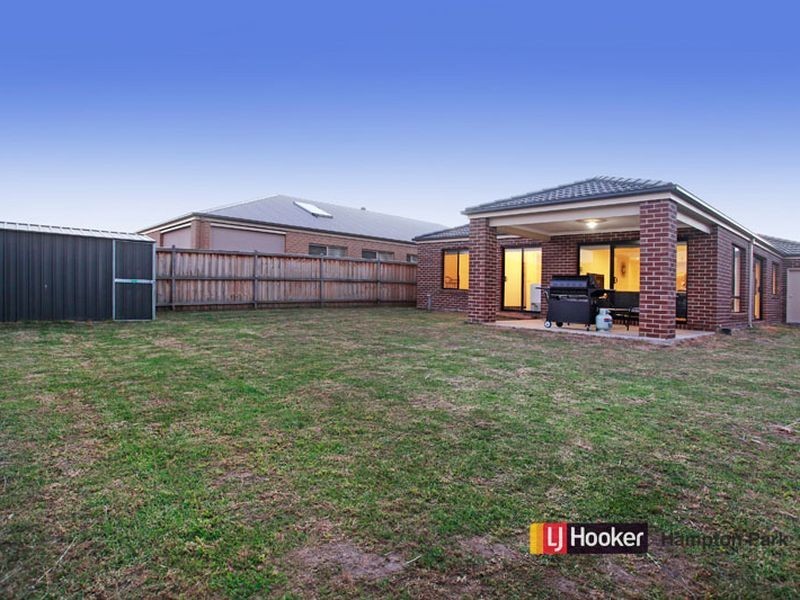 14 Starlight Rise, Cranbourne East VIC 3977