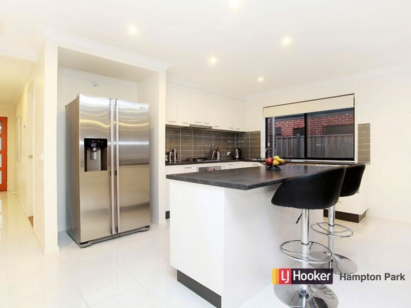 14 Starlight Rise, Cranbourne East VIC 3977