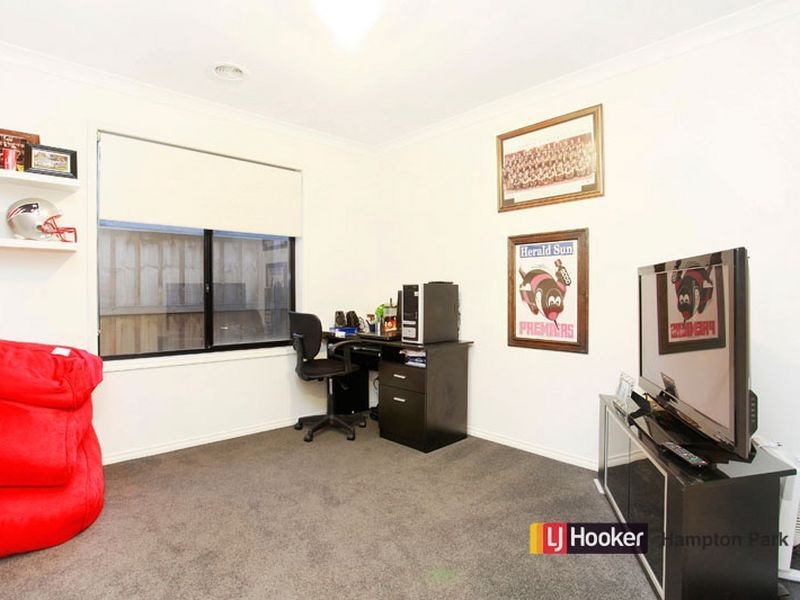 14 Starlight Rise, Cranbourne East VIC 3977