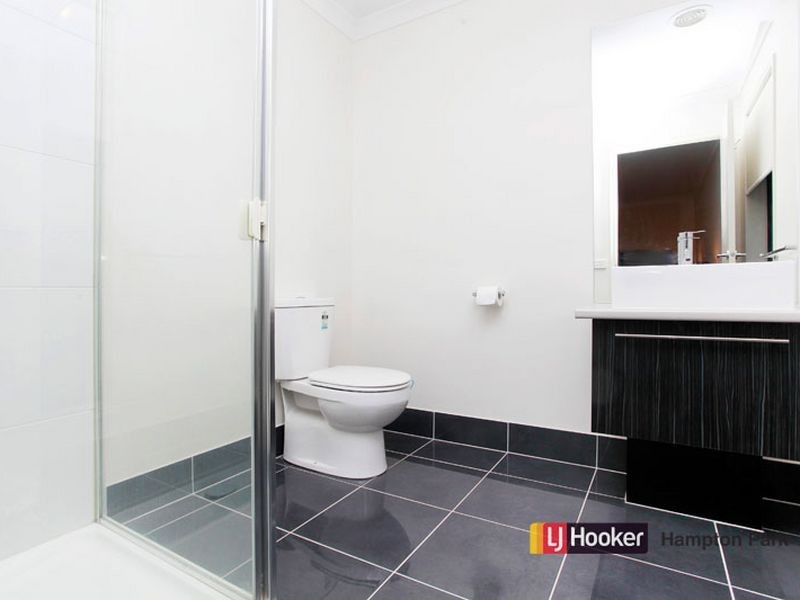 14 Starlight Rise, Cranbourne East VIC 3977