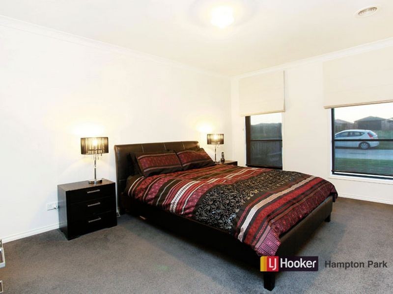 14 Starlight Rise, Cranbourne East VIC 3977