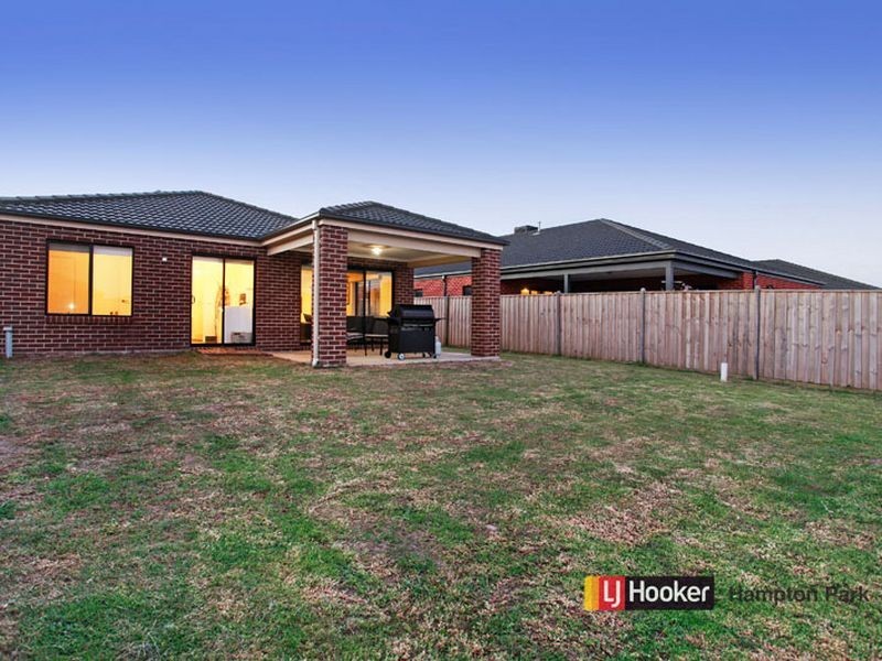 14 Starlight Rise, Cranbourne East VIC 3977