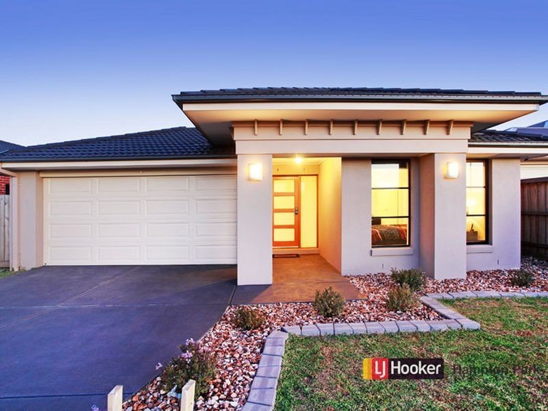14 Starlight Rise, Cranbourne East VIC 3977