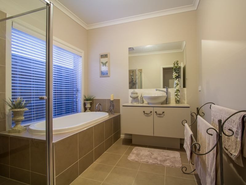 28 Skipperstone Glen, Narre Warren South VIC 3805