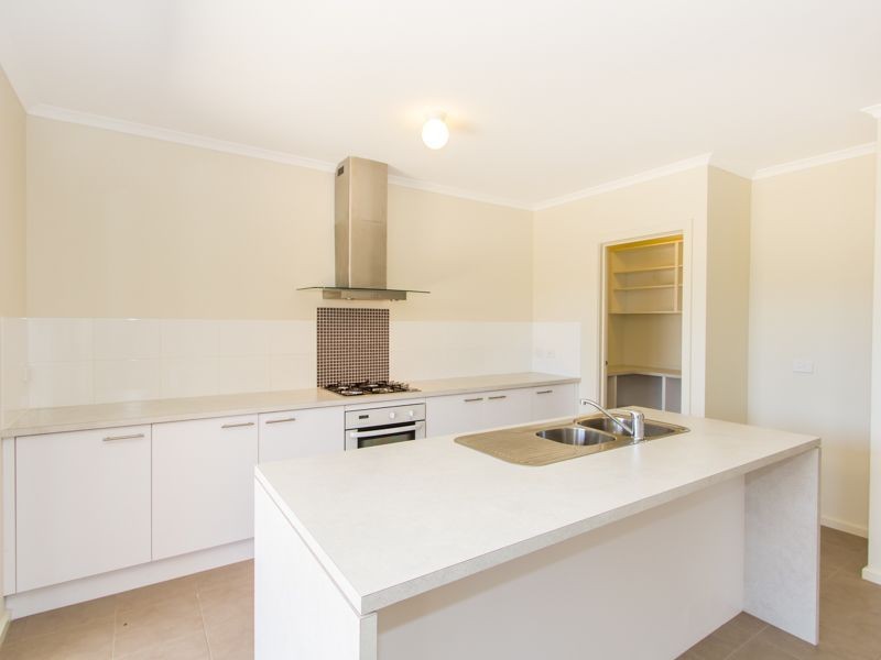 43 Moore Mews, Pakenham VIC 3810