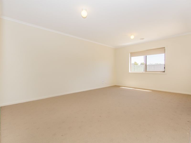 43 Moore Mews, Pakenham VIC 3810