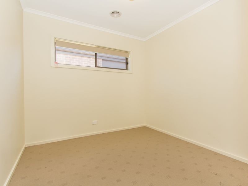 43 Moore Mews, Pakenham VIC 3810