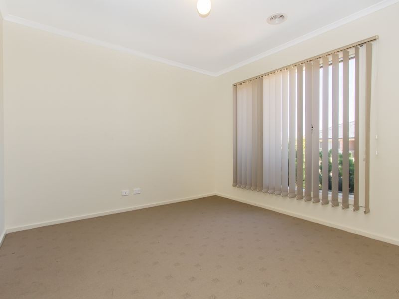 43 Moore Mews, Pakenham VIC 3810