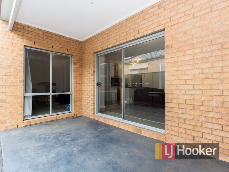 17 Hanoverian Street, Clyde North VIC 3978