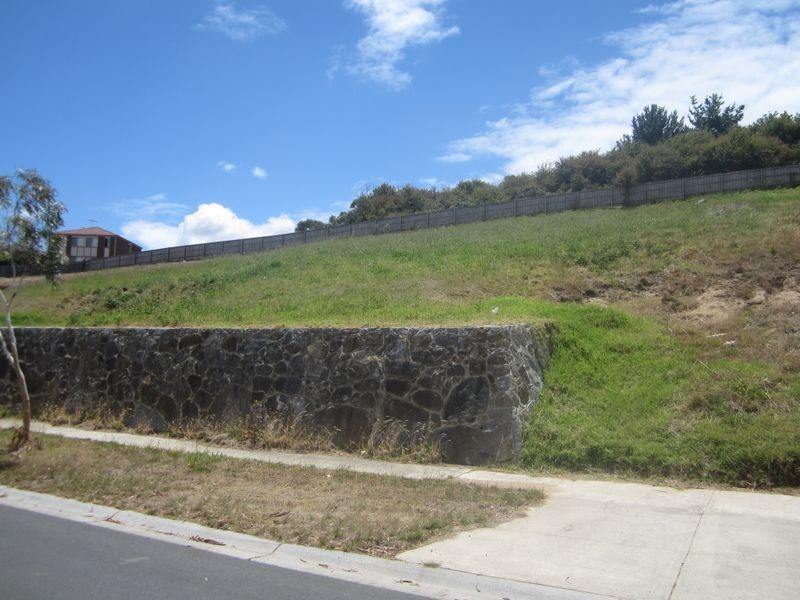 35-37 Wintersun Road, Berwick VIC 3806