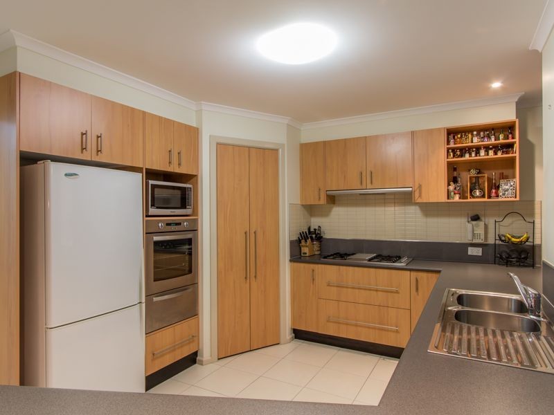 16 Golden Grove Drive, Narre Warren South VIC 3805