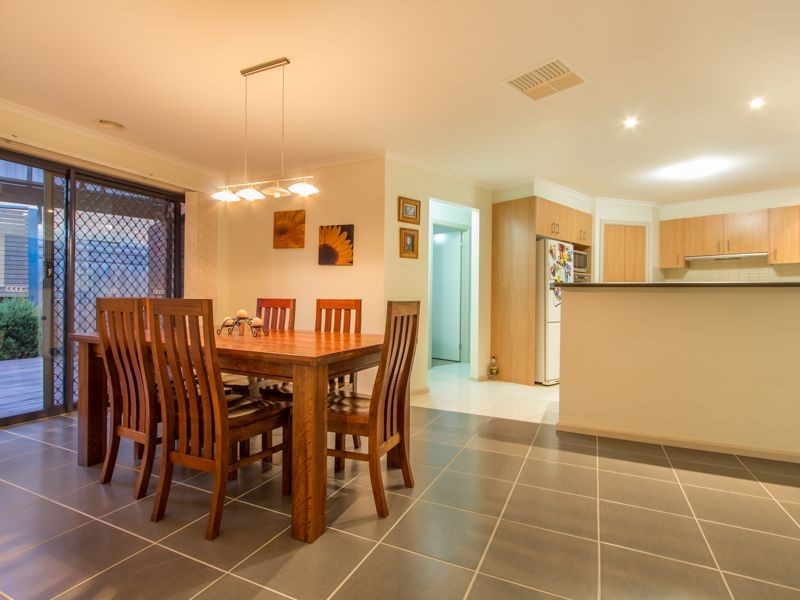 16 Golden Grove Drive, Narre Warren South VIC 3805