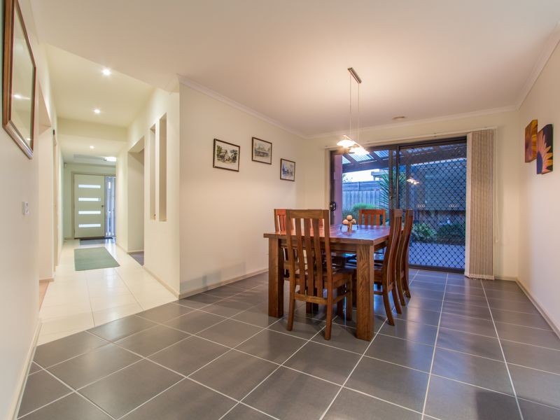 16 Golden Grove Drive, Narre Warren South VIC 3805