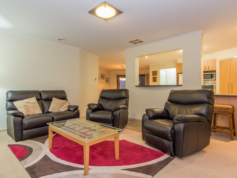 16 Golden Grove Drive, Narre Warren South VIC 3805