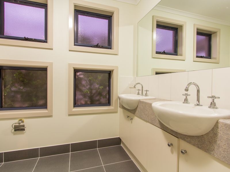 16 Golden Grove Drive, Narre Warren South VIC 3805