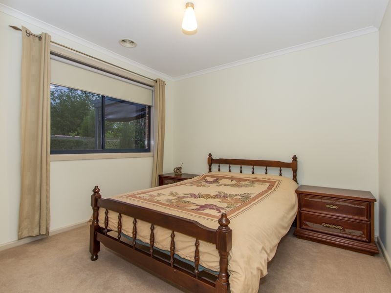 16 Golden Grove Drive, Narre Warren South VIC 3805