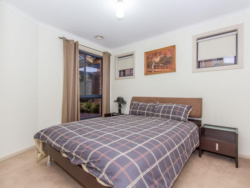 16 Golden Grove Drive, Narre Warren South VIC 3805