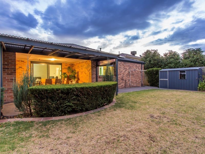 16 Golden Grove Drive, Narre Warren South VIC 3805