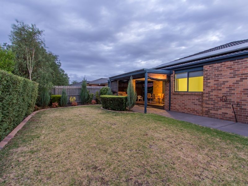 16 Golden Grove Drive, Narre Warren South VIC 3805