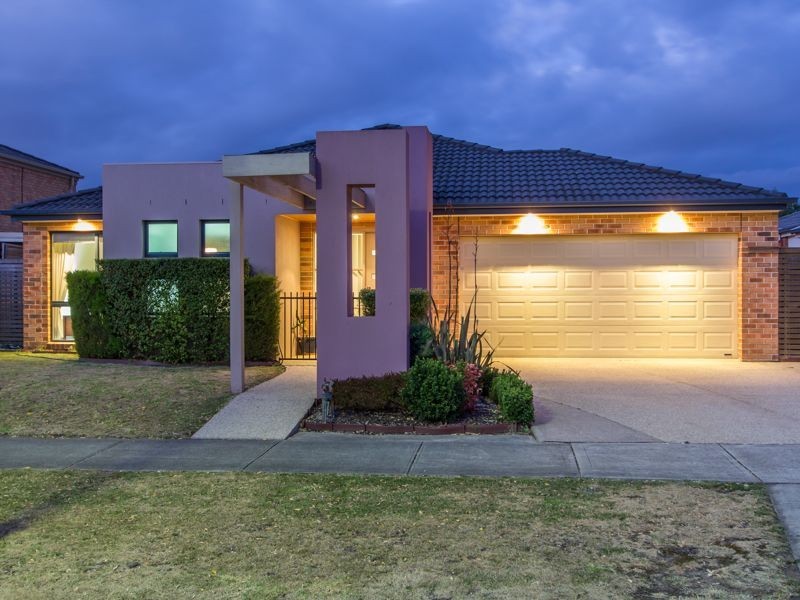 16 Golden Grove Drive, Narre Warren South VIC 3805