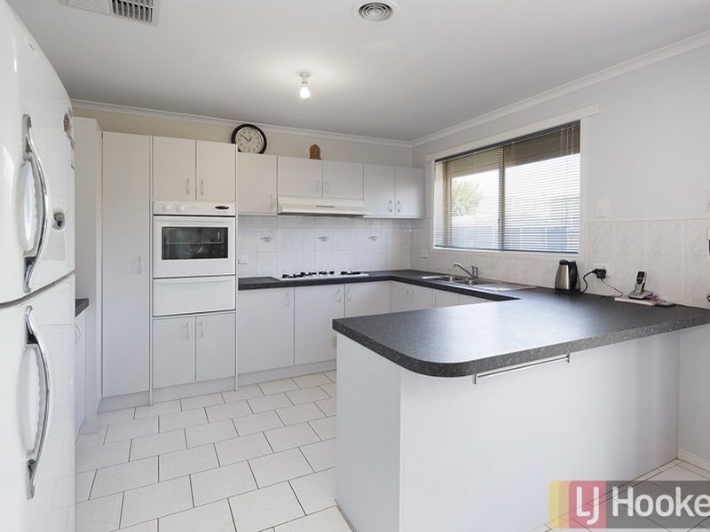 4 Strabane Way, Hampton Park VIC 3976