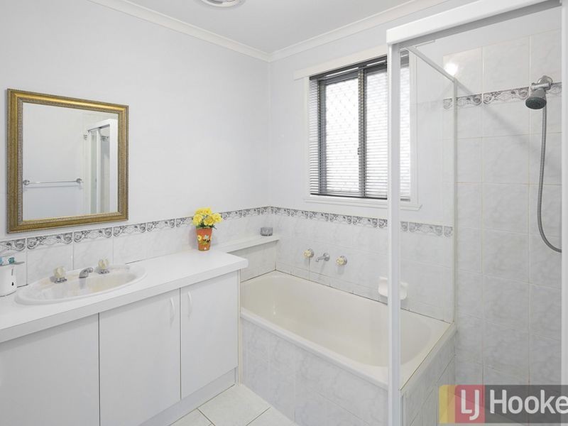 4 Strabane Way, Hampton Park VIC 3976